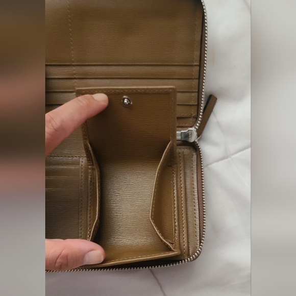 Authentic preloved Gucci zippy long leather wallet - Picture 12 of 16